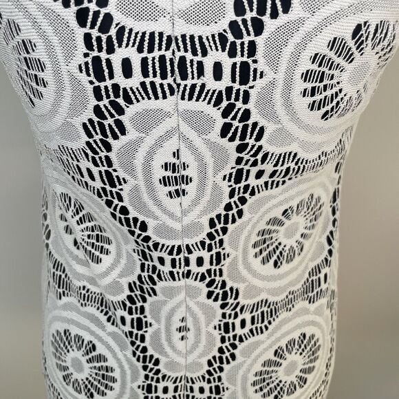 Maggy London Floral Lace Overlay Knee Length Cap Sleeve Zip Back Black Size 4 - Picture 7 of 9